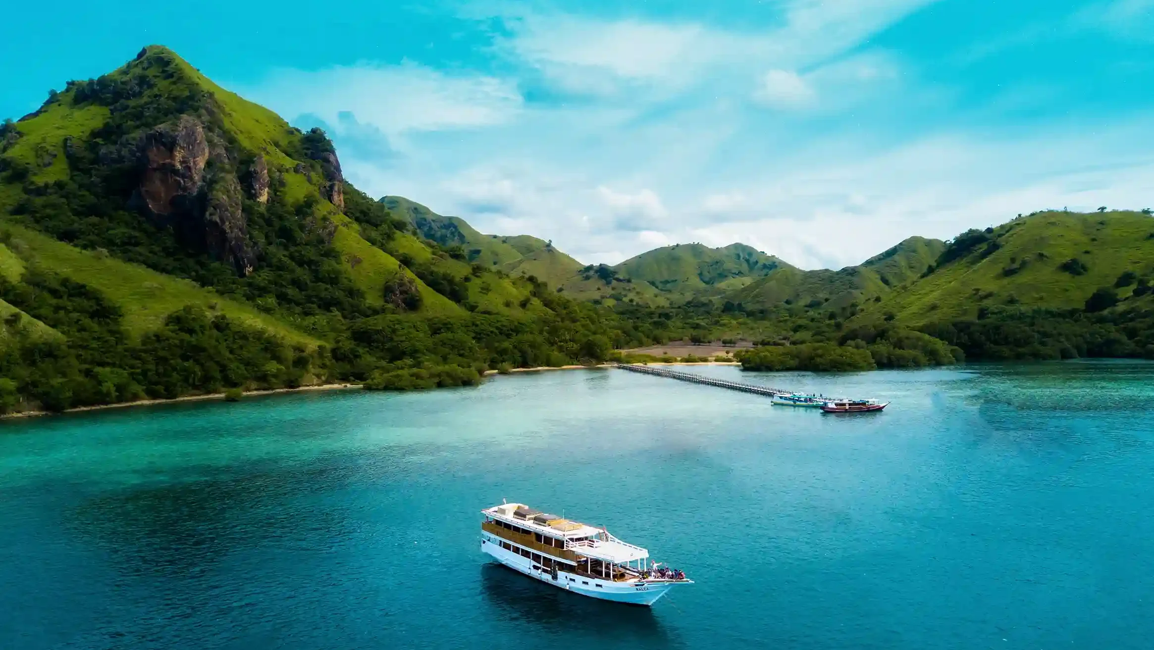 Snorkelling stop on a Komodo day trip